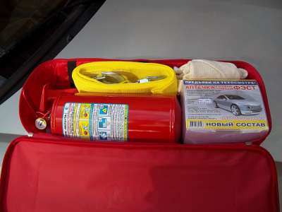 Аварийный комплект "СТАНДАРТ 3S+" (красная нейлоновая сумка,трос,огнетушитель ОП-2(з),аптечка, знак