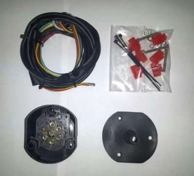 Универсальная проводка Flash-03 (пластиковая розетка 7-pin, провода 1,9м,болты и стяжки, коннекторы)